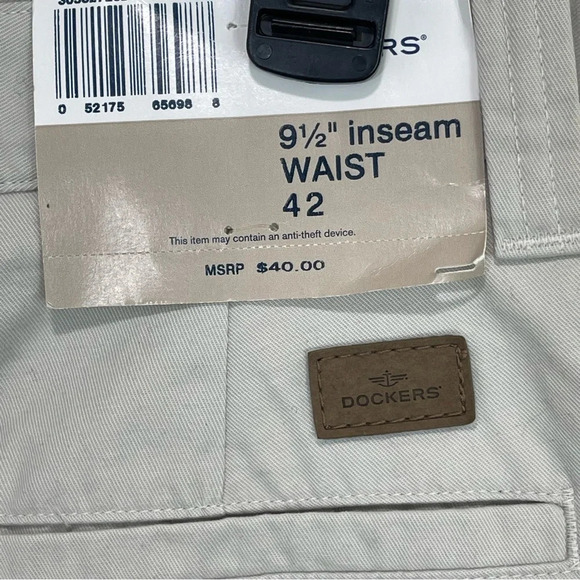 NWT Dockers Flat Front Relax Fit  Kaki Shorts - Picture 11 of 11